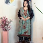 আড়ং বুটিক্স রেডিমেড থ্রি-পিস।